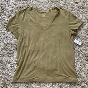 GapFit T-shirt. Size large. NWT.